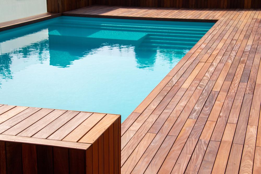 terrasse-bois-piscine
